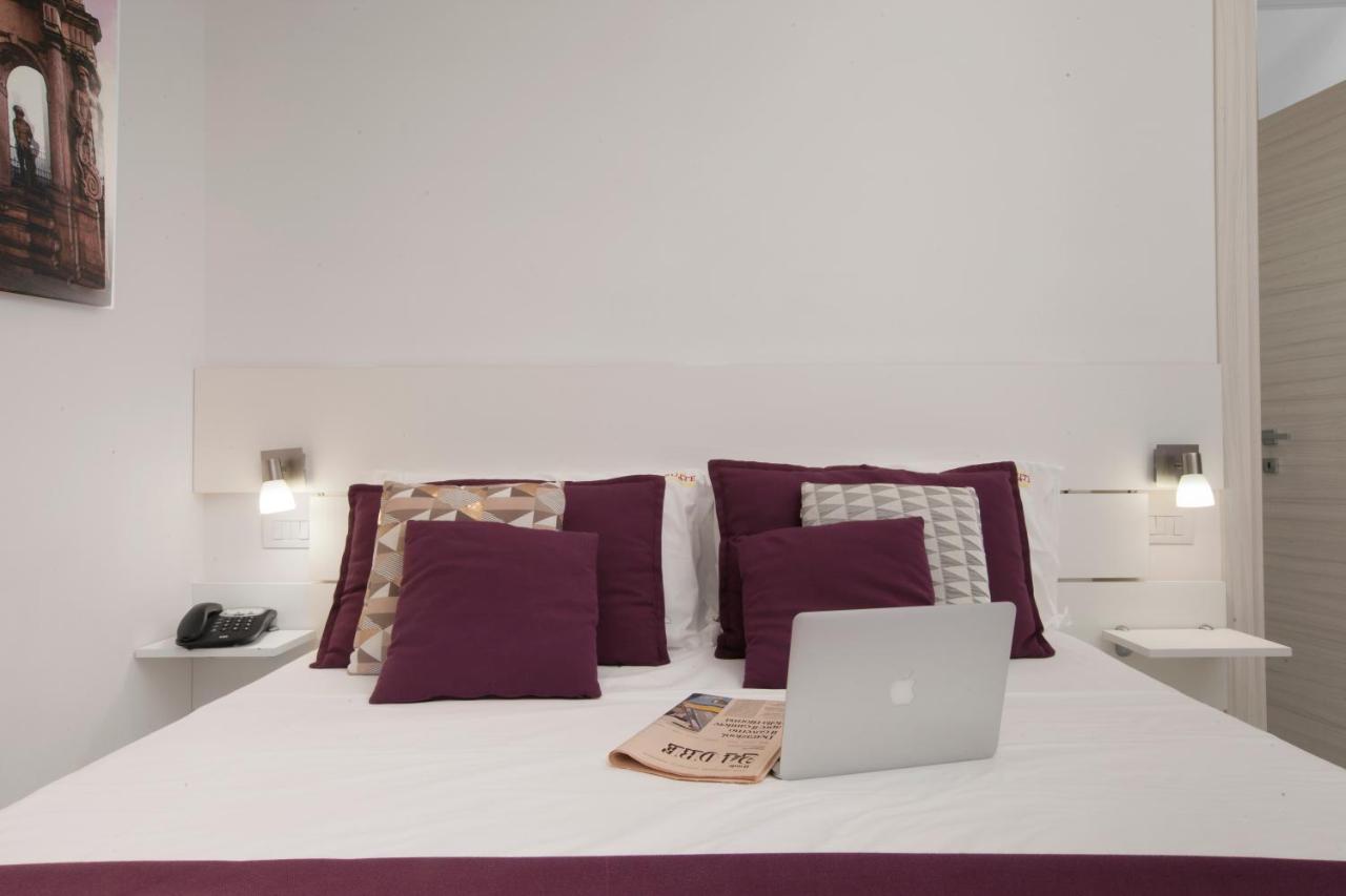 Suite Dei Catalani Naples Exterior photo