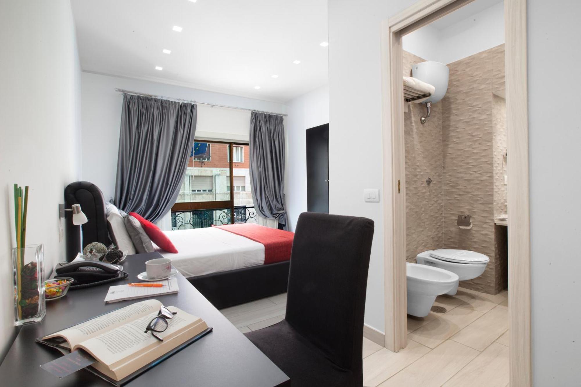 Suite Dei Catalani Naples Exterior photo