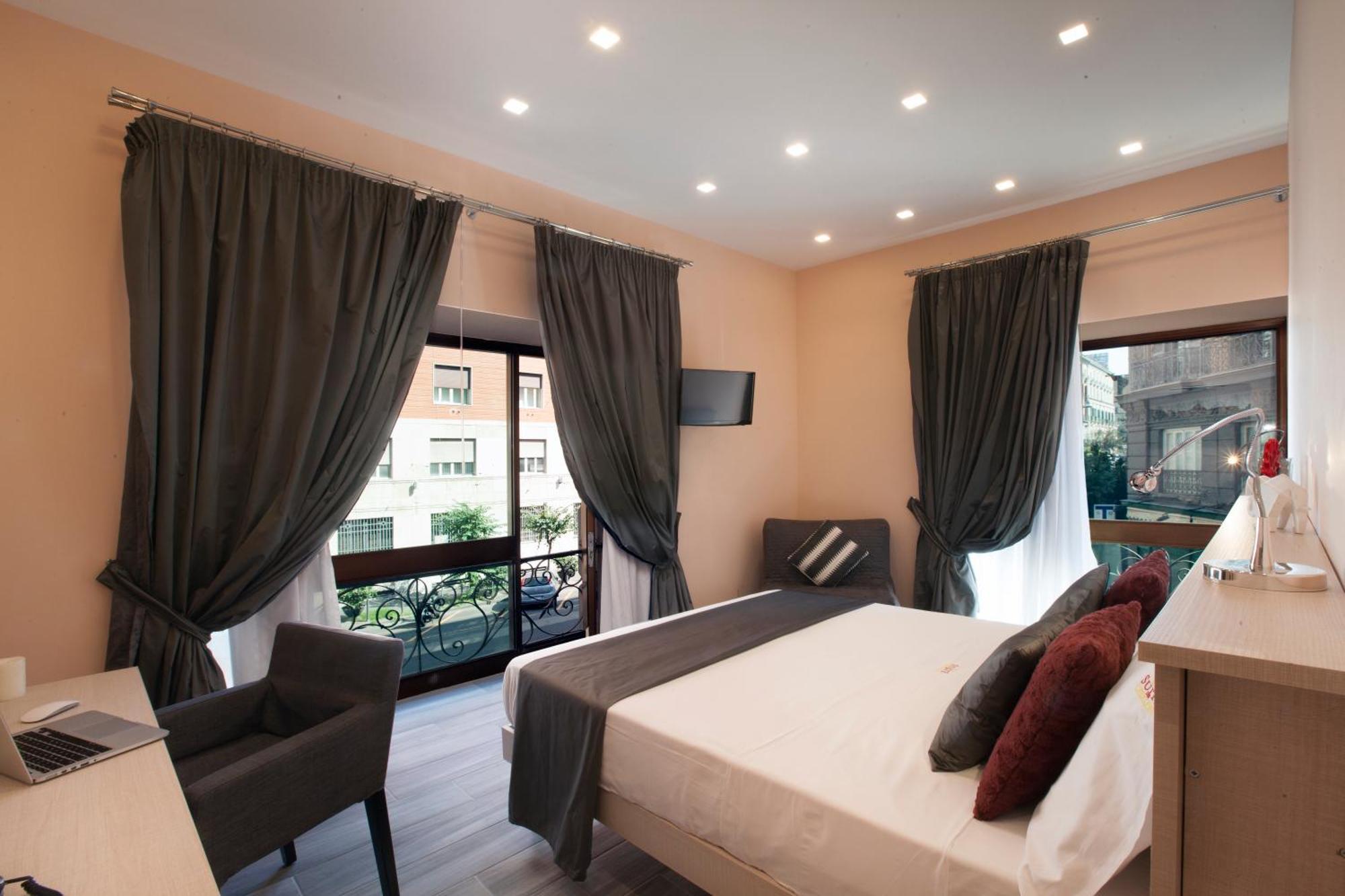 Suite Dei Catalani Naples Exterior photo