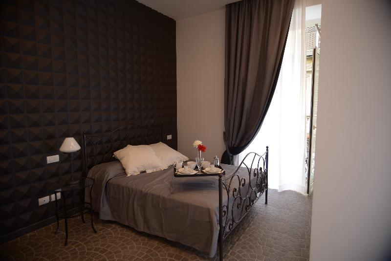 Suite Dei Catalani Naples Exterior photo