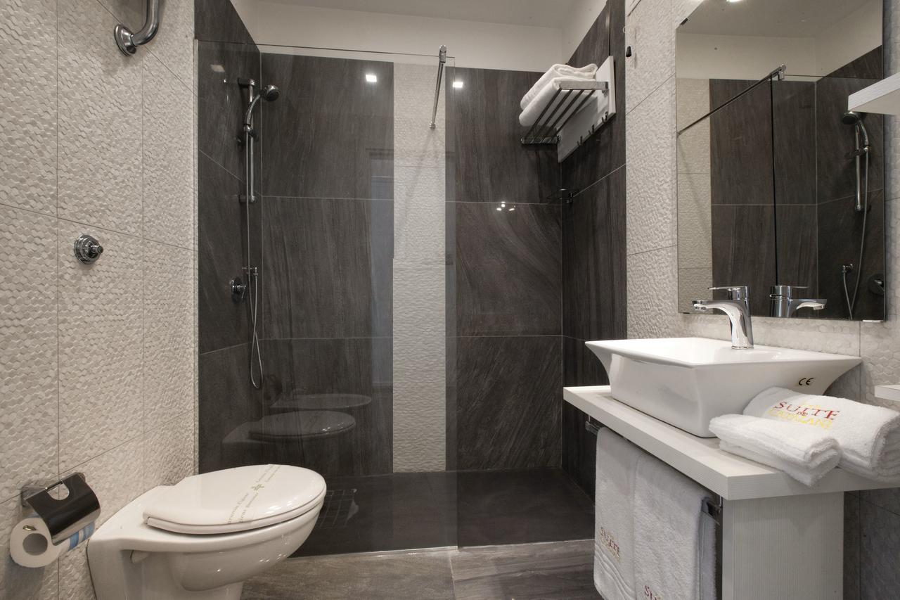 Suite Dei Catalani Naples Exterior photo