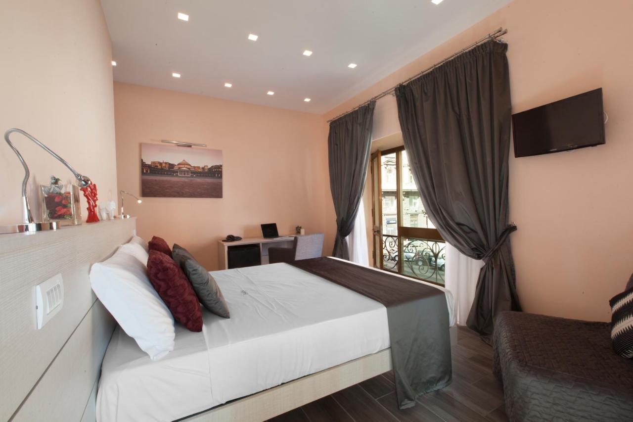 Suite Dei Catalani Naples Exterior photo