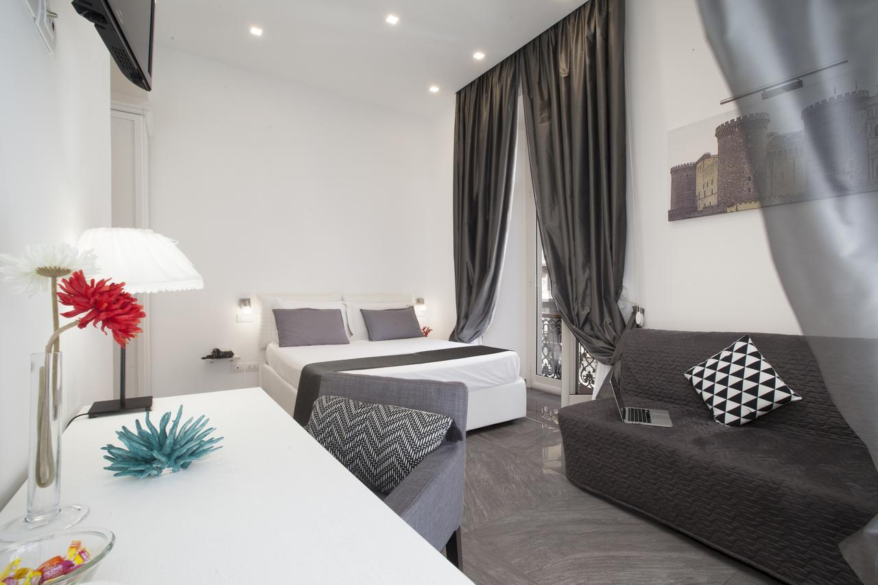 Suite Dei Catalani Naples Exterior photo