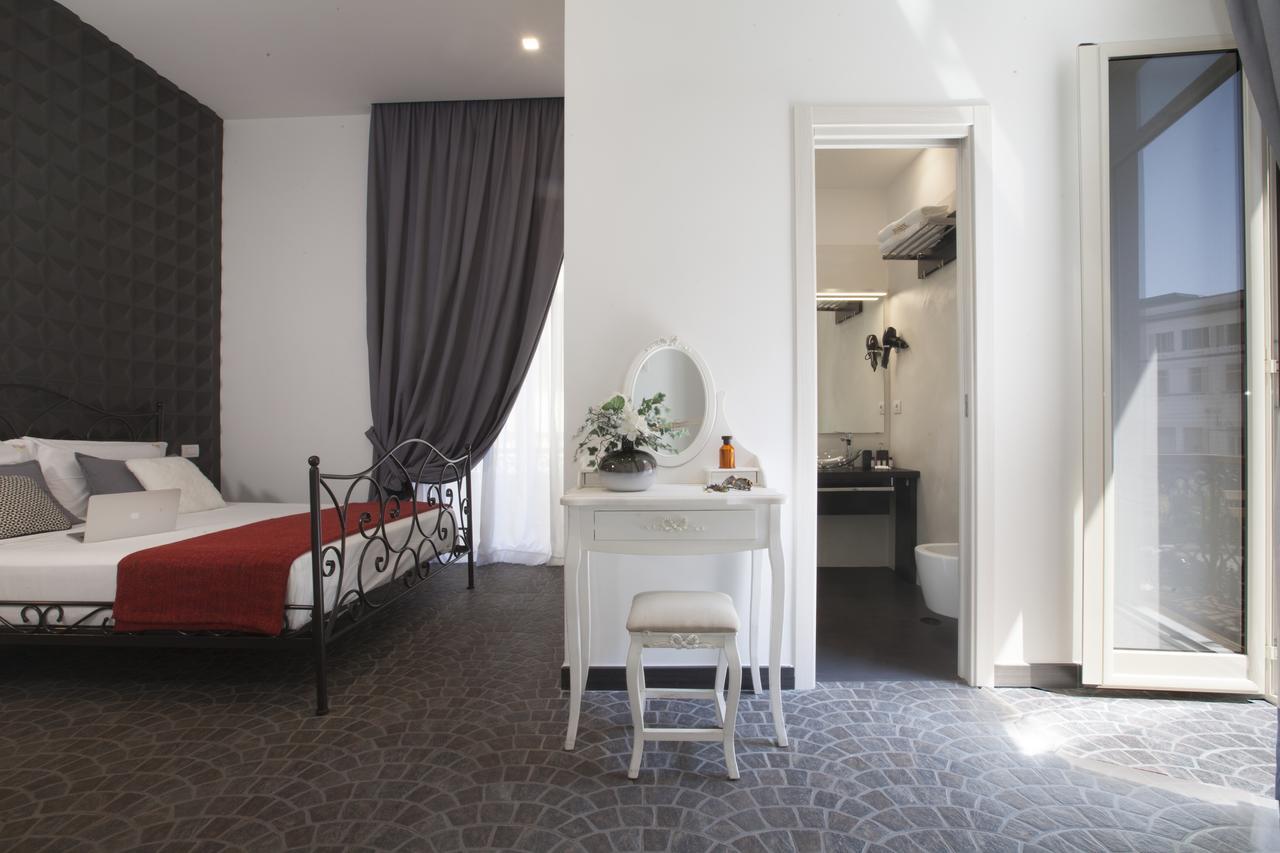 Suite Dei Catalani Naples Exterior photo