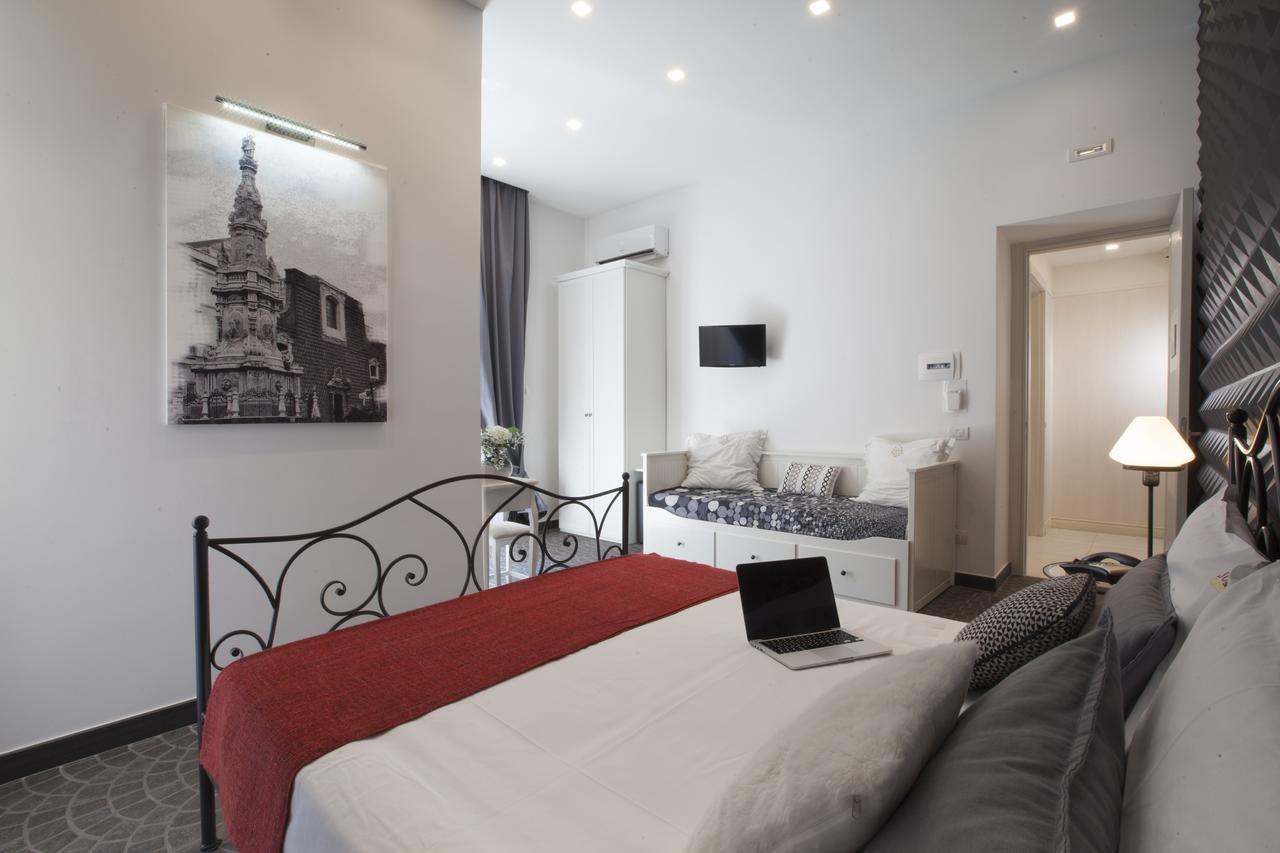 Suite Dei Catalani Naples Exterior photo